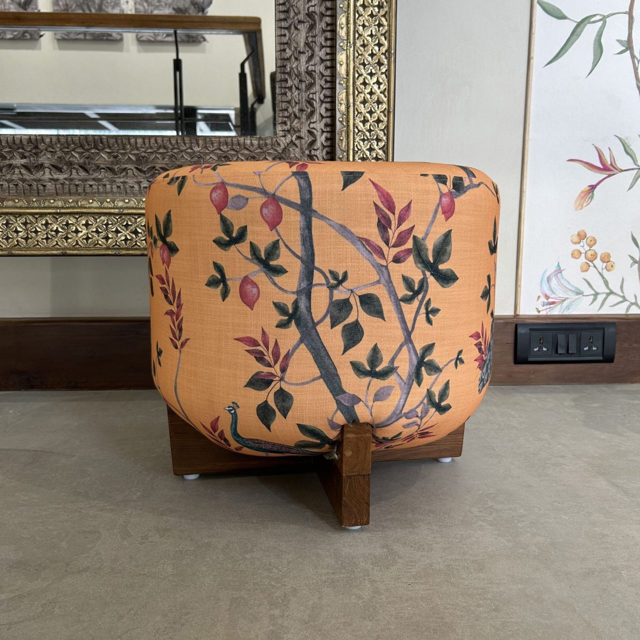 Amla Pouffe